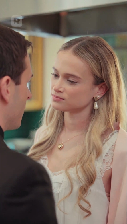 Obsessed with His Silent Bride episode 1 - Eva confronting Declan in their bedroom